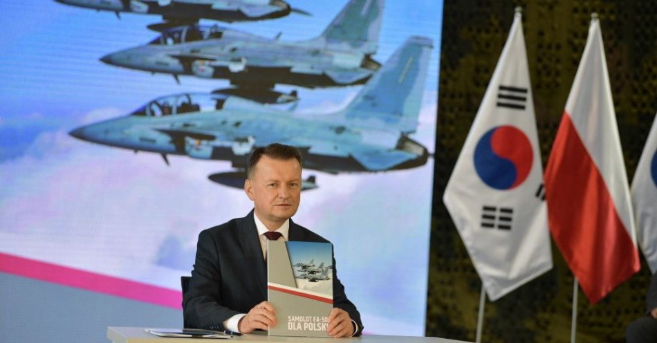 zdjęcie: Szef MON zatwierdził umowy na lekkie myśliwce z Korei za 3 mld dolarów / fot. PAP