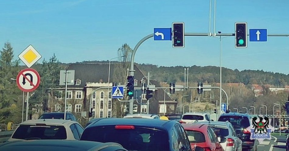zdjęcie: Uwaga! Zmiany na skrzyżowaniach w centrum miasta. Bezpośrednio nie skręcisz w lewo w ul. Mazowiecką i nie zawrócisz na ul. Sikorskiego / fot. KMP w Wałbrzychu