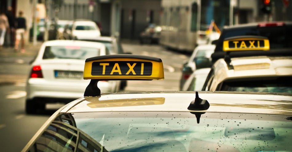 zdjęcie: Skrajna nieodpowiedzialność kierowcy taksówki na drodze. Sprawa znajdzie swój finał w sądzie / pixabay1515420