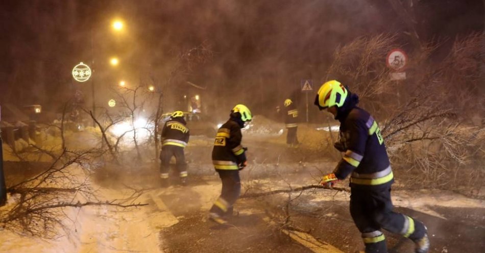 zdjęcie: Ponad 800 interwencji strażaków w związku z opadami śniegu / fot. PAP