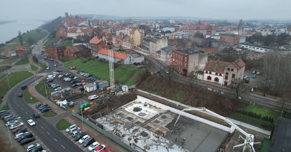 zdjęcie: Trwa budowa apartamentowców przy ulicy Portowej w Grudziądzu / fot TM/MK