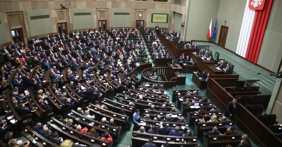 zdjęcie: Sejm przyjął uchwałę uznającą Rosję za państwo sponsorujące terroryzm wraz z poprawką PiS / fot. PAP