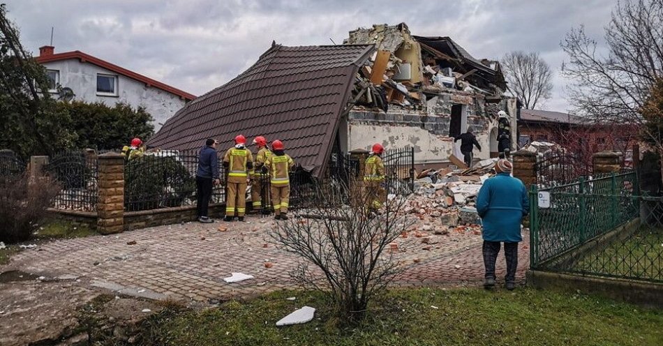 zdjęcie: Prokuratura w Skierniewicach wyjaśnia okoliczności wybuchu w Mokrej Prawej / fot. PAP