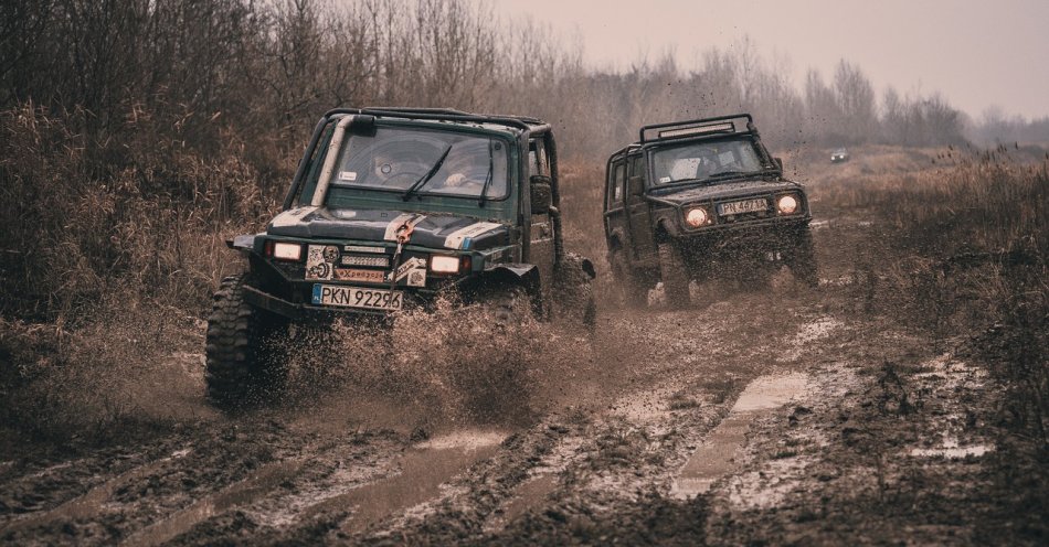 zdjęcie: Skupuje i przerabia samochody dla ukraińskiej armii / pixabay/5605098