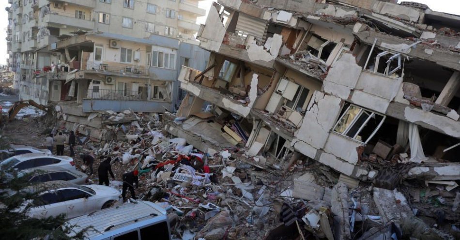 zdjęcie: Liczba ofiar śmiertelnych trzęsienia ziemi w Turcji i Syrii przekroczyła 20 tys. / fot. PAP