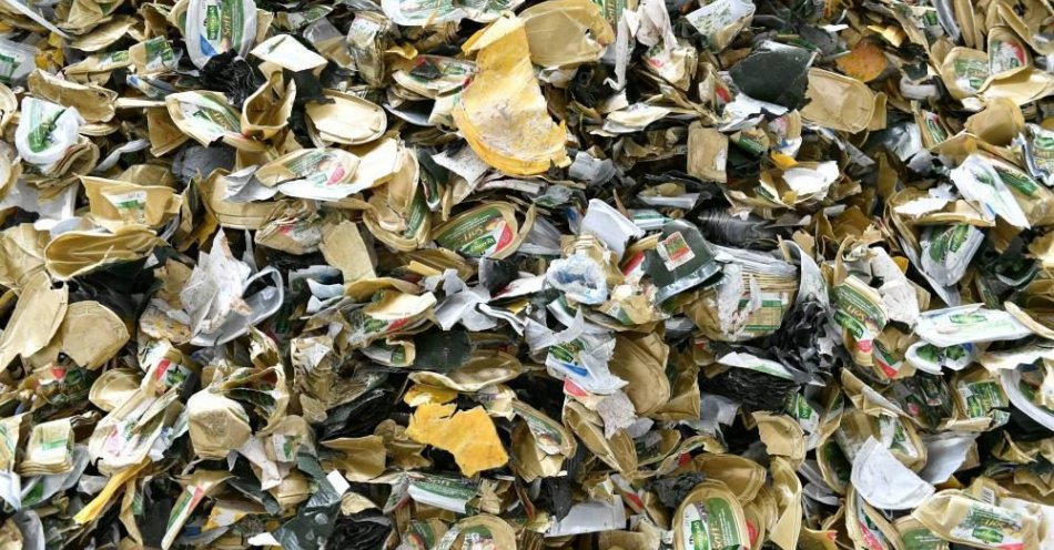 zdjęcie: Naukowcy z PŚ pracują nad metodą recyklingu problematycznych tworzyw sztucznych / fot. PAP
