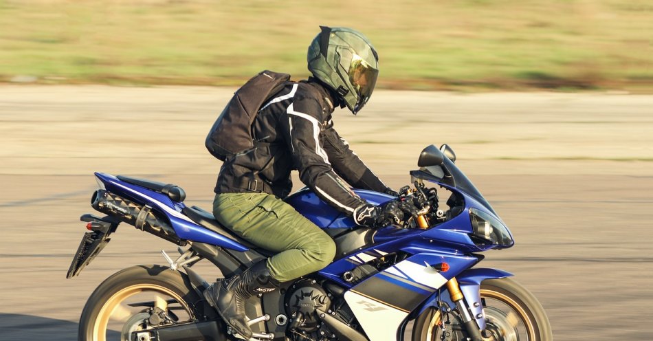 zdjęcie: Pościg za motocyklistą drogą wojewódzką / pixabay/4246611