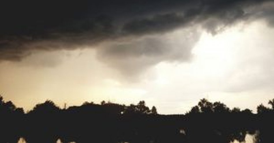 zdjęcie: Jak się zachować w czasie burzy? / fot. KMP w Legnicy