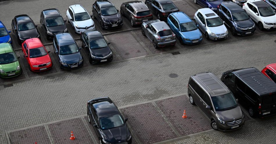 zdjęcie: Górnośląsko-Zagłębiowska Metropolia zamawia badania parkingowe w ośmiu miastach / fot. PAP