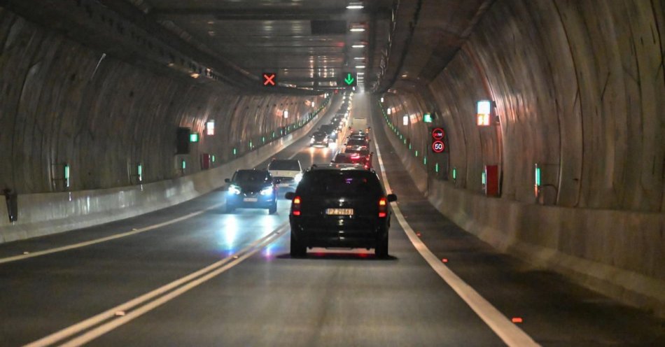 zdjęcie: Milion kierowców przejechało przez tunel w Świnoujściu / fot. PAP