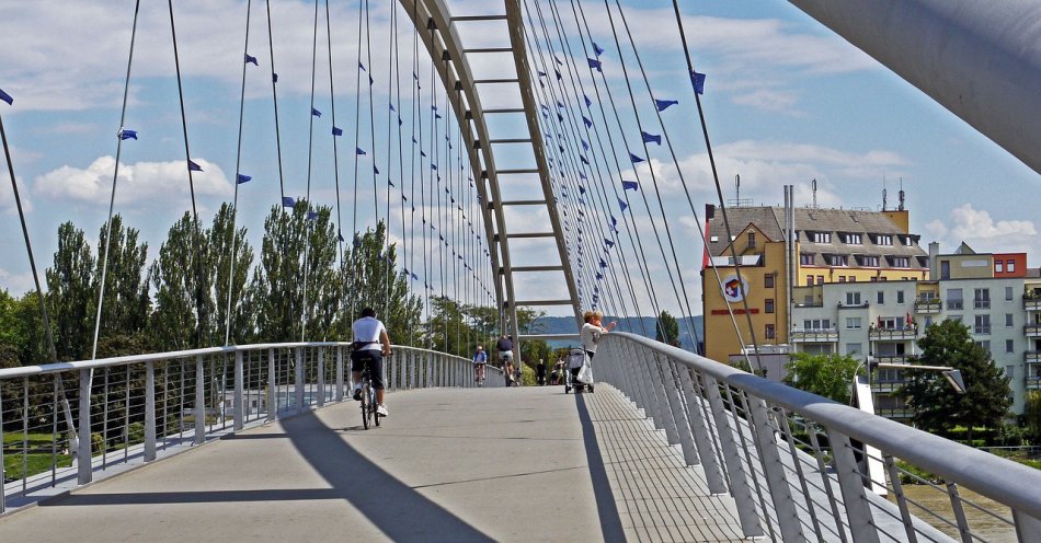 zdjęcie: Most pieszo-rowerowy przez Wisłę ma być gotowy wiosną przyszłego roku / pixabay/2566781