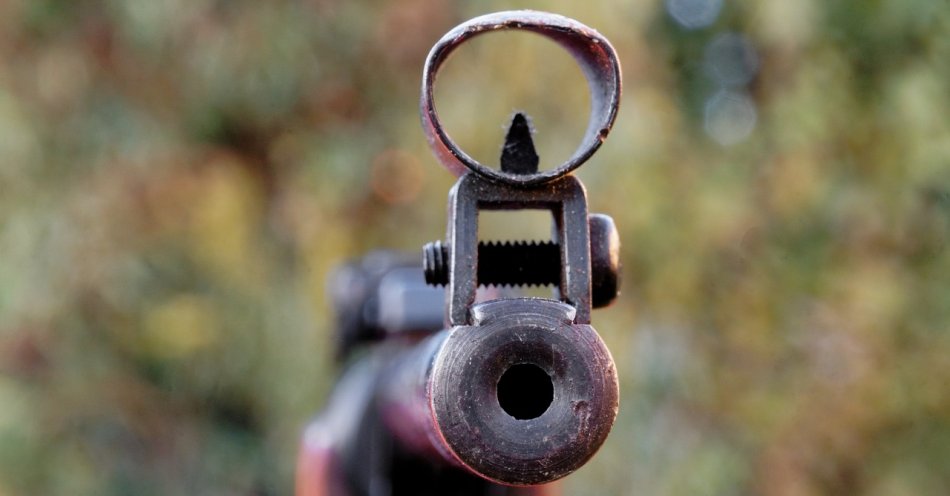 zdjęcie: Ktoś ostrzelał szkołę metalowymi kulkami; policja szuka świadków / pixabay/1038953