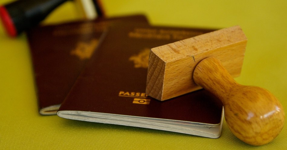 zdjęcie: Brytyjczyk poprawiał długopisem stemple w paszporcie, odmówiono mu wjazdu do Polski / pixabay/1143486