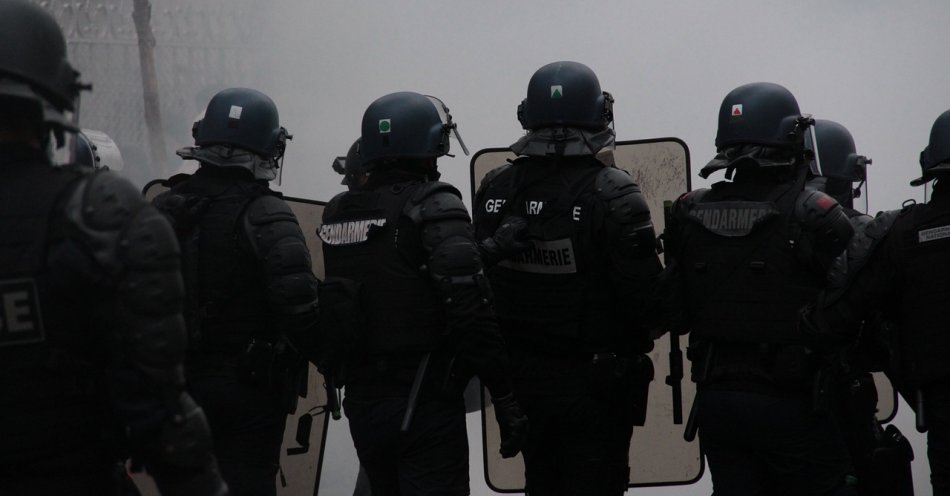 zdjęcie: Funkcjonariusze żandarmerii zatrzymani i zawieszeni w czynnościach służbowych / pixabay/6914857