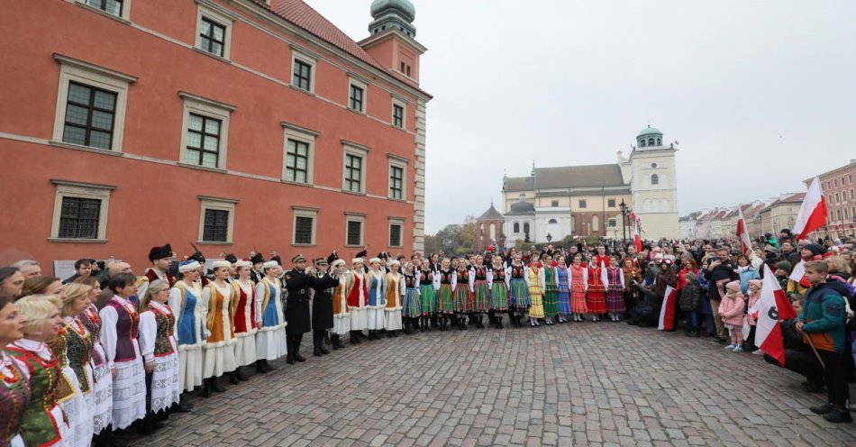 zdjęcie: W Narodowe Święto Niepodległości Polacy w kraju i za granicą wspólnie odśpiewali Mazurka Dąbrowskiego / fot. PAP