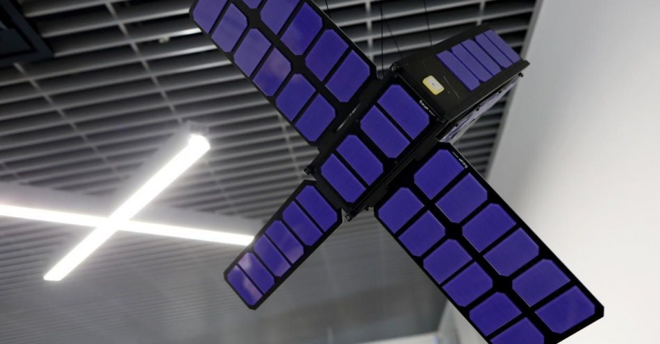 zdjęcie: Na orbitę wyruszył stworzony w Gliwicach satelita Intuition-1 / fot. PAP