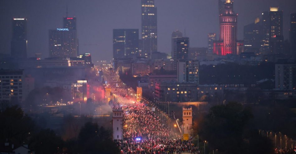 zdjęcie: Oceniamy, że w Marszu Niepodległości bierze udział ok. 40 tys. uczestników / fot. PAP