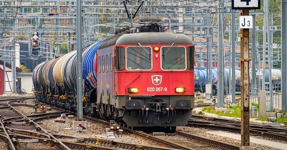 zdjęcie: Śmiertelne potrącenie przez pociąg w pow. pilskim / pixabay/7560777