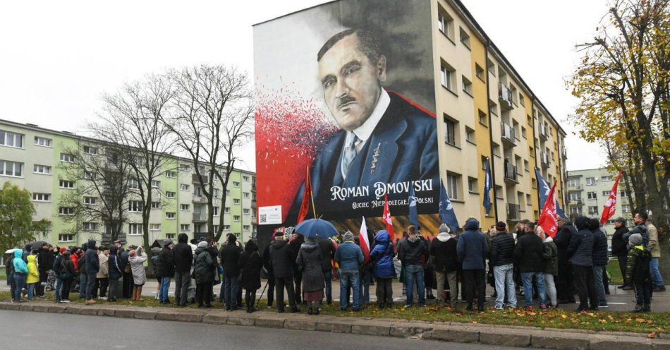 zdjęcie: Powstał mural prezentujący jednego z twórców niepodległości Polski - Romana Dmowskiego / fot. PAP