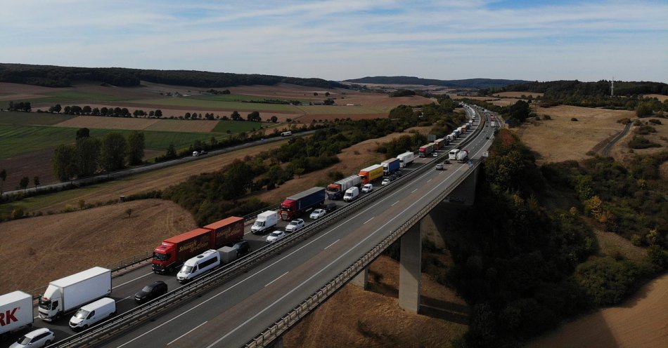 zdjęcie: 6 km ma korek na autostradzie A4 przed Zgorzelcem z powodu kontroli granicznej w Niemczech / pixabay/3731289