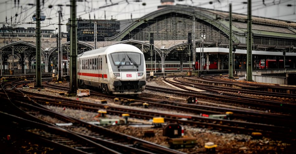 zdjęcie: Po śmiertelnym wypadku kolejowym w Gdańsku wstrzymano ruch pociągów / pixabay/619082