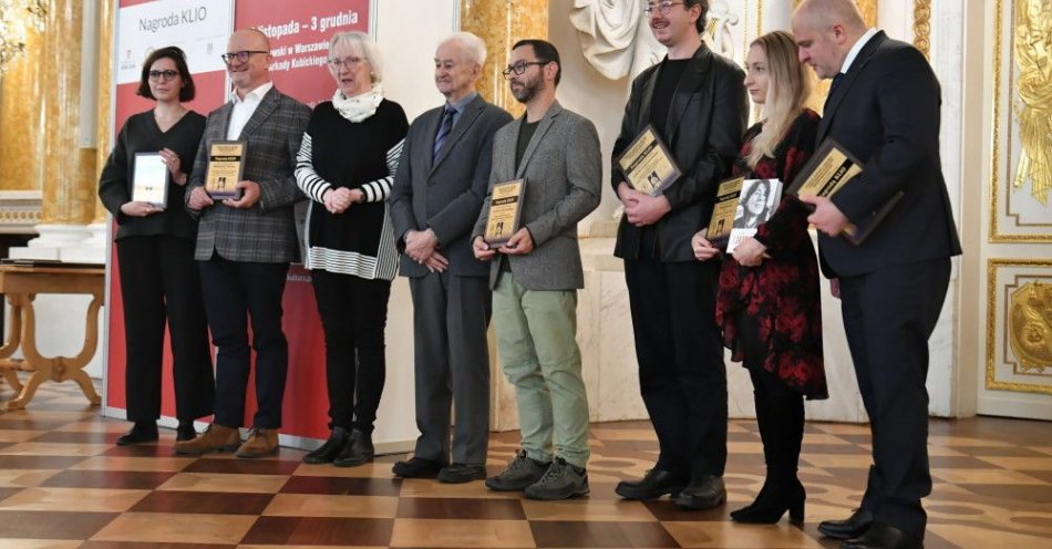 zdjęcie: S.Łotysz, M.Omilanowska-Kiljańczyk, A.Dryblak wśród laureatów Nagrody KLIO / fot. PAP