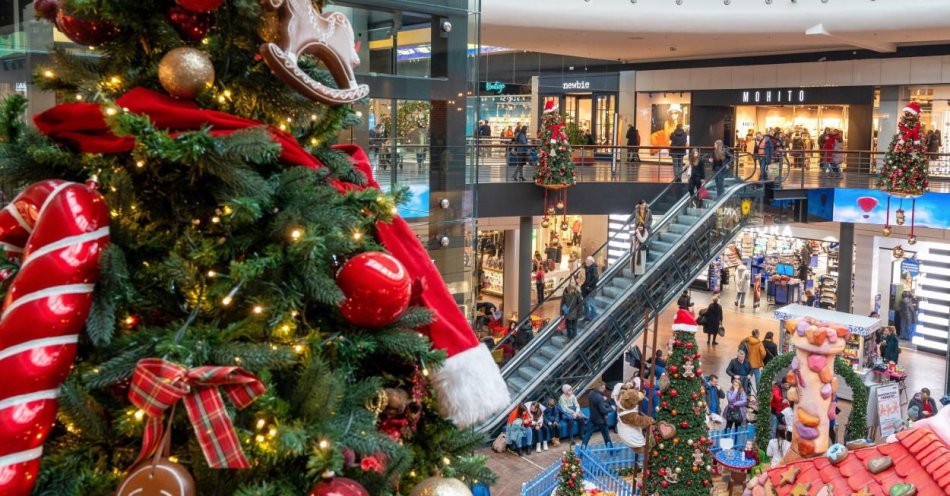 zdjęcie: 53 proc. Polaków nie kupiło jeszcze ani jednego prezentu świątecznego / fot. PAP