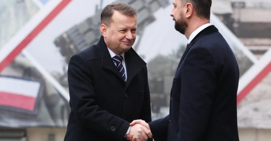 zdjęcie: M. Błaszczak przekazał obowiązki szefa MON wicepremierowi W.Kosiniakowi-Kamyszowi / fot. PAP