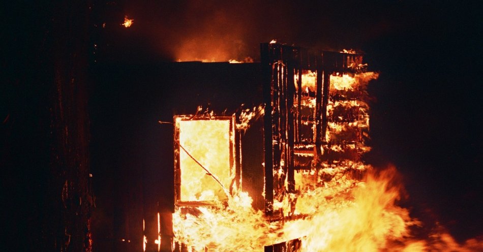 zdjęcie: Jedna ofiara śmiertelna pożaru domu jednorodzinnego w Cybowie / pixabay/1851561
