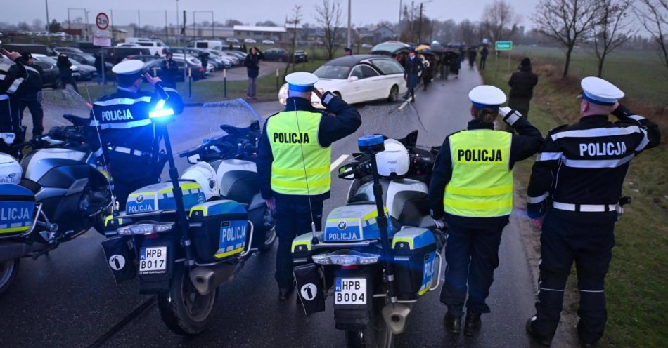 zdjęcie: Pogrzeb asp. szt. Daniela Łuczyńskiego – policjanta, który zginął na służbie / fot. PAP