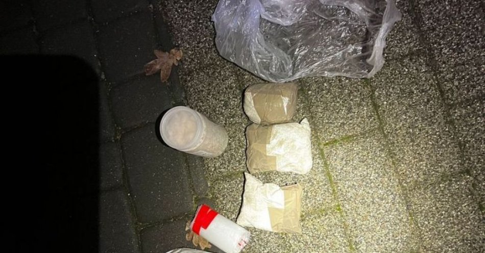 zdjęcie: Zarzuty i areszt dla dwóch mężczyzn i kobiety za uczestniczenie w obrocie znaczną ilością narkotyków / fot. KMP w Gdańsku