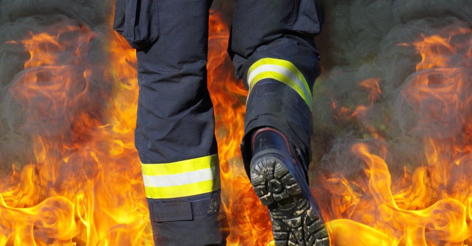 zdjęcie: W pożarze domu zginęła jego mieszkanka, a strażak został przewieziony do szpitala / pixabay/1474962