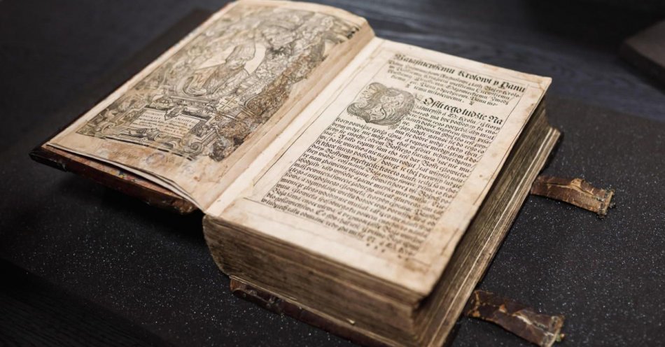 zdjęcie: Z XV wieku pochodzą najstarsze egzemplarze Biblii w zbiorach Biblioteki KUL / fot. PAP