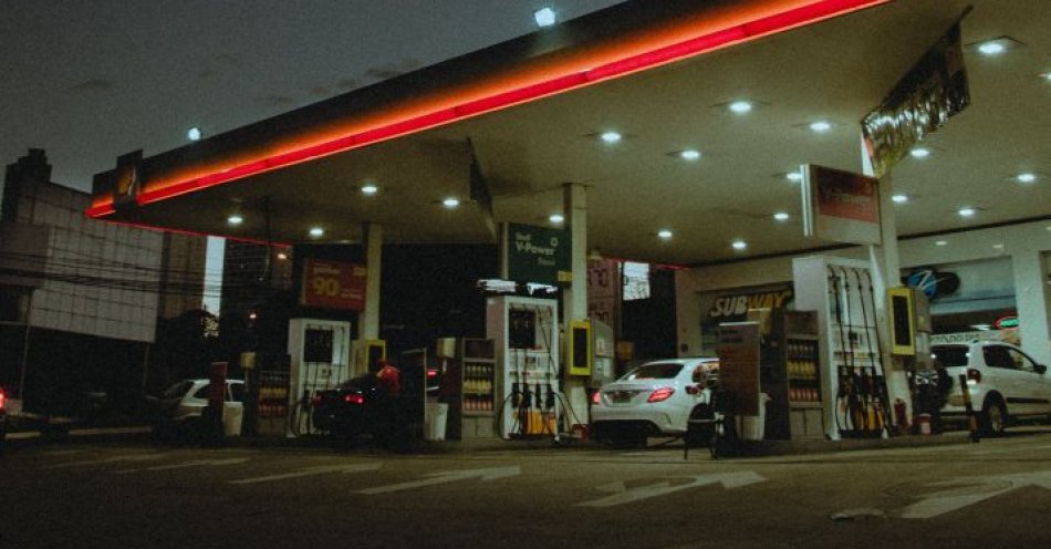 zdjęcie: Pijana kobieta pojechała autem na stację benzynową po butelkę wódki / pexels/2524161