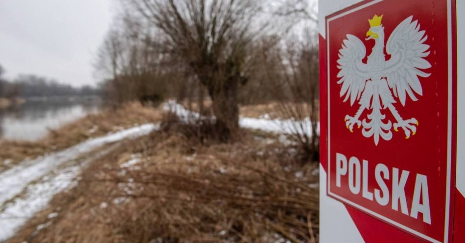zdjęcie: 13 osób próbowało w sobotę dostać się nielegalnie do Polski przez granicę z Białorusią / fot. PAP
