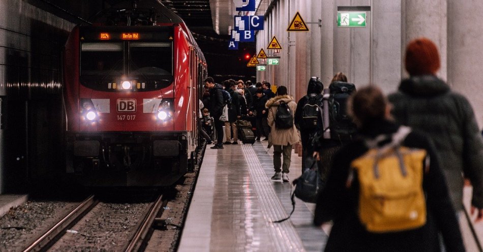 zdjęcie: Awaria pociągu w Pruszczu Gdańskim; ewakuowało się 80 pasażerów / pixabay/7859021