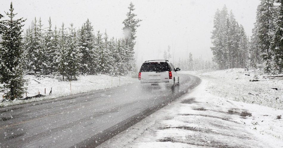 zdjęcie: Trudne warunki na drogach wojewódzkich; opady śniegu / pixabay/1281636