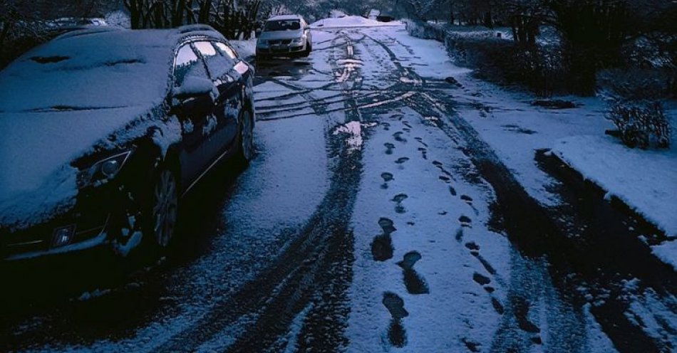 zdjęcie: Na drogach śnieg i błoto pośniegowe; trudne warunki do jazdy / pixabay/5555591