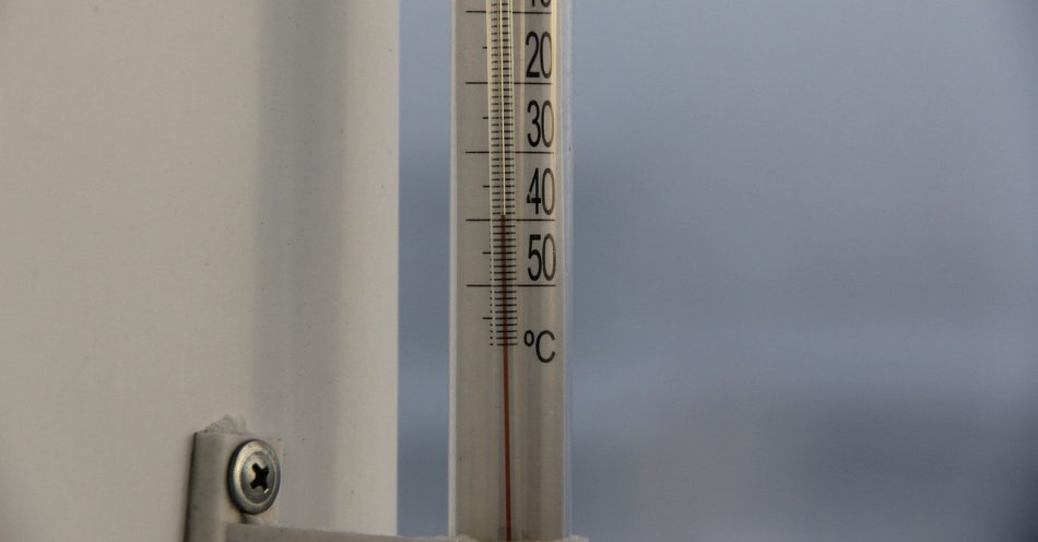 zdjęcie: Niskie temperatury stanowią poważne zagrożenie dla życia i zdrowia osób / pixabay/5947734
