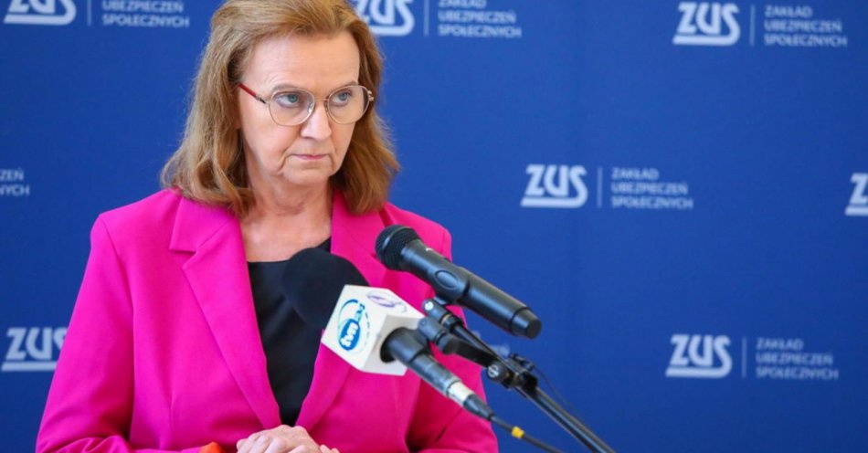 zdjęcie: Min. Dziemianowicz-Bąk złożyła na ręce premiera wniosek o odwołanie prezes ZUS / fot. PAP