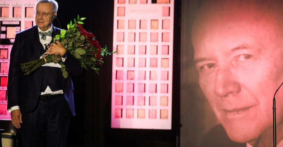 zdjęcie: Toomas Hendrik Ilves, były prezydent Estonii, został odznaczony Medalem Kuriera z Warszawy / fot. PAP