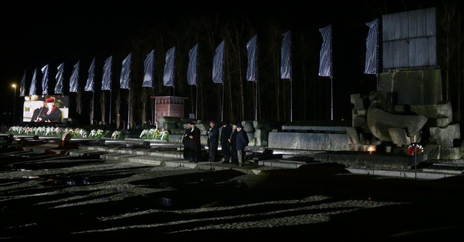 zdjęcie: Modlitwy duchownych zakończyły obchody rocznicy wyzwolenia Auschwitz / fot. PAP
