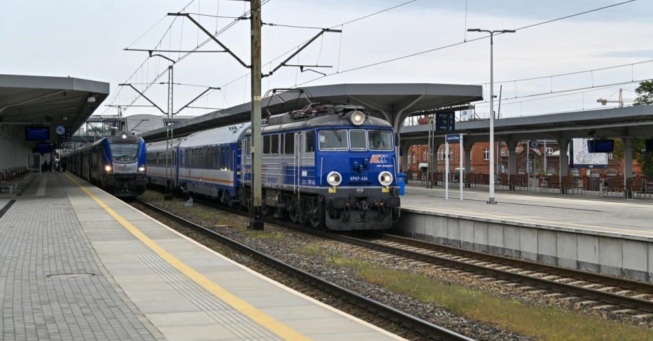 zdjęcie: W 2023 r. na kolei więcej pasażerów, mniej ładunków / fot. PAP
