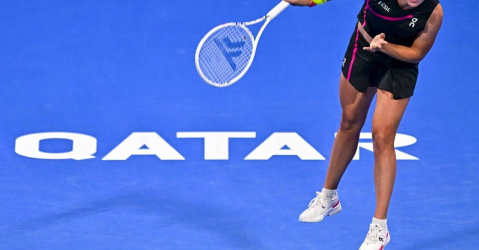 zdjęcie: Turniej WTA w Dausze - szybki awans Świątek do półfinału / fot. PAP
