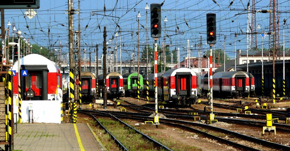 zdjęcie: Województwo śląskie zamówiło ponad 25 nowych pociągów za 1,3 mld zł / pixabay/5096987