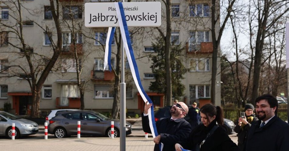 zdjęcie: Pierwsza honorowa obywatelka Podgórza i Krakowa upamiętniona / Plac Agnieszki Jałbrzykowskiej