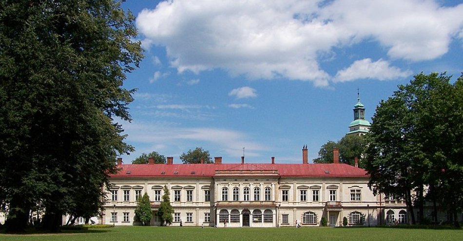 zdjęcie: Po wichurze znów otwarty jest zabytkowy park Habsburgów / By Lestat (Jan Mehlich) - Own work [CC BY-SA 3.0 DEED (https://creativecommons.org/licenses/by-sa/3.0/)], via Wikimedia Commons