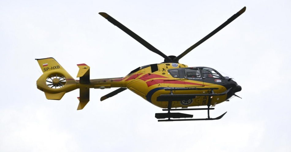 zdjęcie: Wypadek w Jankach, poszkodowane dziecko, lądował śmigłowiec LPR / fot. PAP
