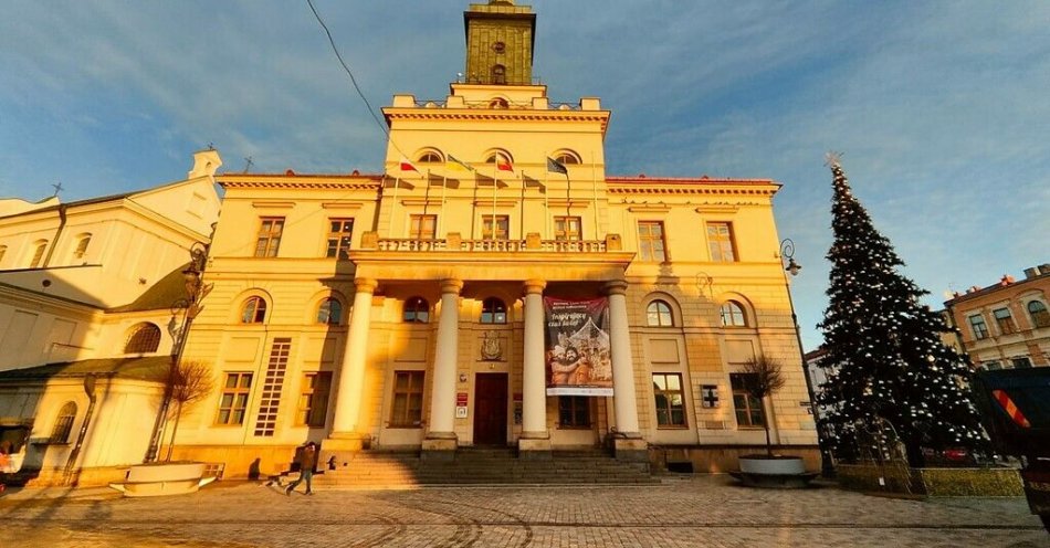 zdjęcie: Sesja Młodzieżowej Rady Miasta Lublin (15 kwietnia) / fot. UM Lublin / Ratusz w słońcu