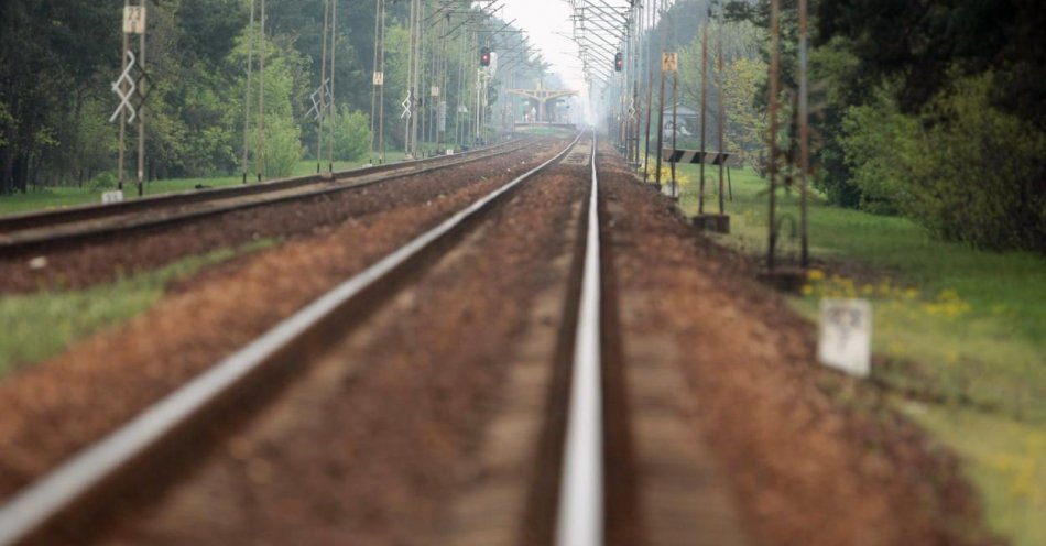zdjęcie: Prace nad kolejową częścią inwestycji nie zostały wstrzymane / fot. PAP